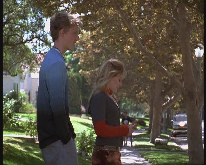 DailyDuff-dot-org_LizzieMcGuire-FirstKiss1030.jpg