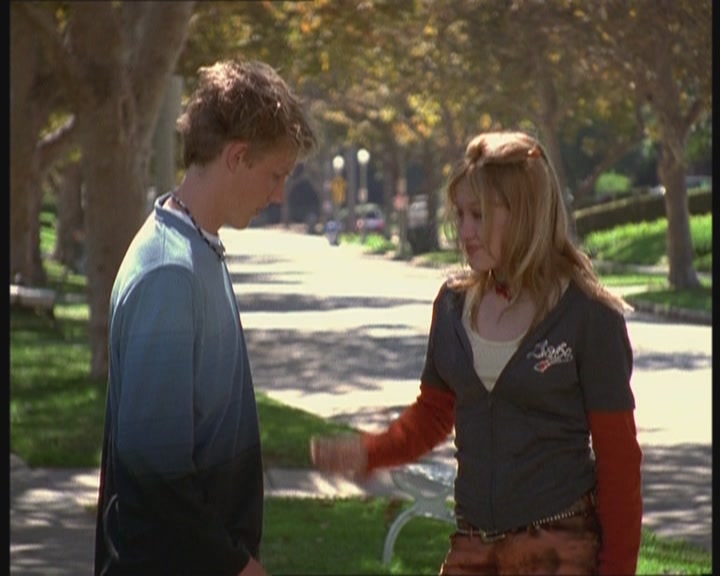 DailyDuff-dot-org_LizzieMcGuire-FirstKiss1079.jpg