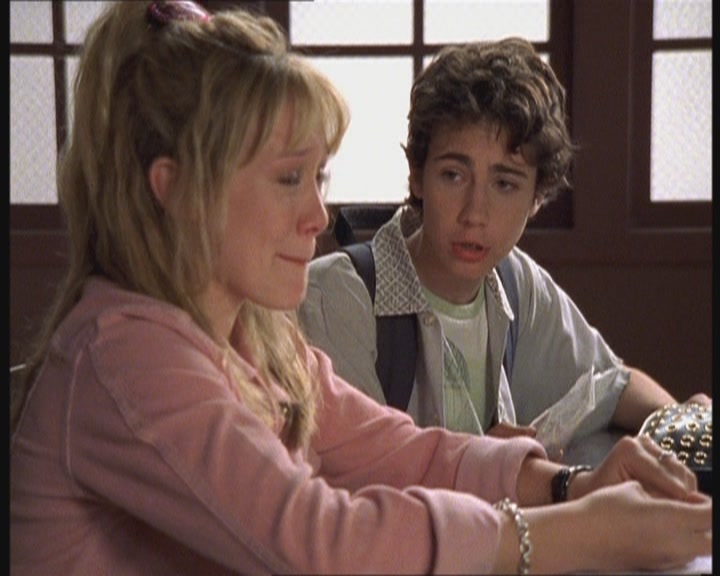 DailyDuff-dot-org_LizzieMcGuire-FirstKiss1118.jpg