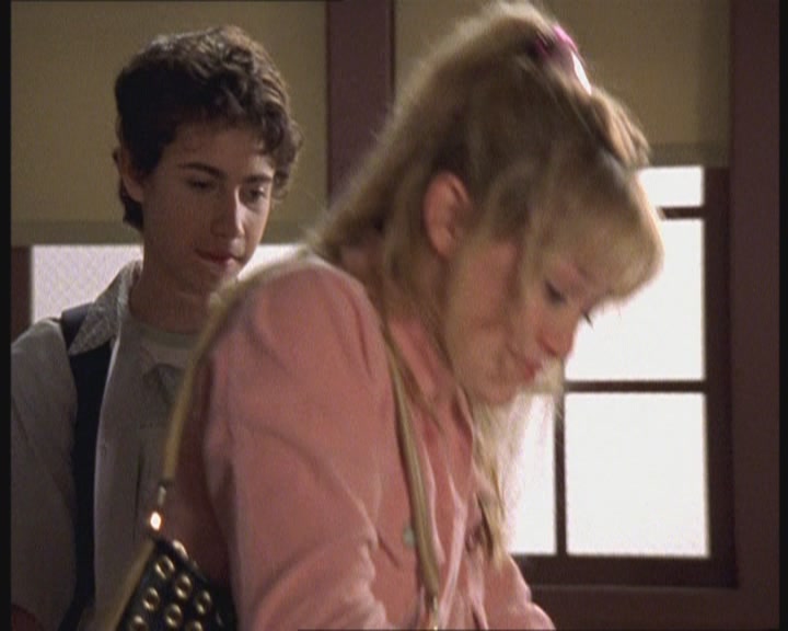 DailyDuff-dot-org_LizzieMcGuire-FirstKiss1179.jpg