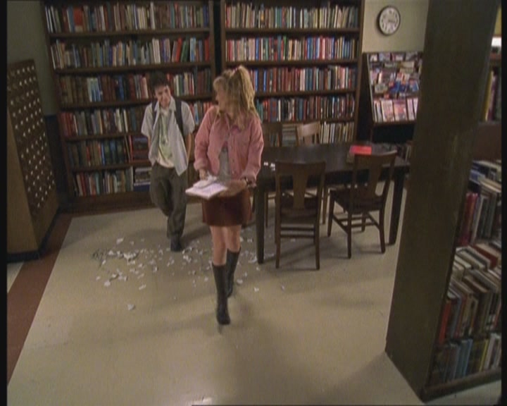 DailyDuff-dot-org_LizzieMcGuire-FirstKiss1182.jpg DailyDuff-dot-org_LizzieMcGuire-FirstKiss1182.jpg