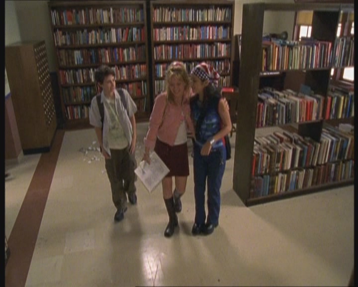 DailyDuff-dot-org_LizzieMcGuire-FirstKiss1184.jpg DailyDuff-dot-org_LizzieMcGuire-FirstKiss1184.jpg