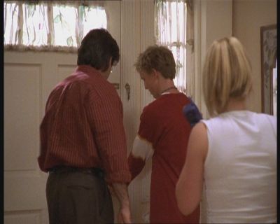 DailyDuff-dot-org_LizzieMcGuire-FirstKiss0159.jpg