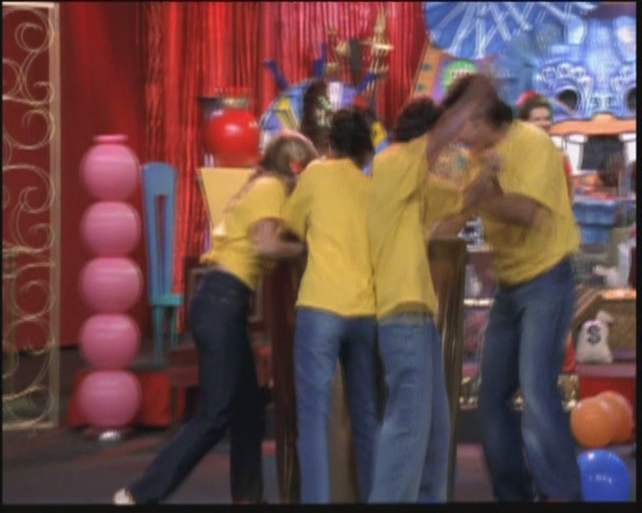 DailyDuff-dot-org_LizzieMcGuire-ElOroDeMontezuma0686.jpg
