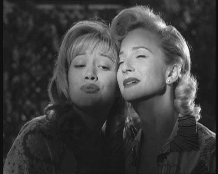 DailyDuff-dot-nl_2x03MomsBestFriend0277.jpg