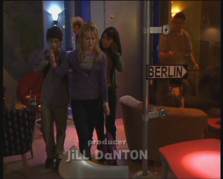 DailyDuff-dot-org_LizzieMcGuire-WorkingGirl0127.jpg