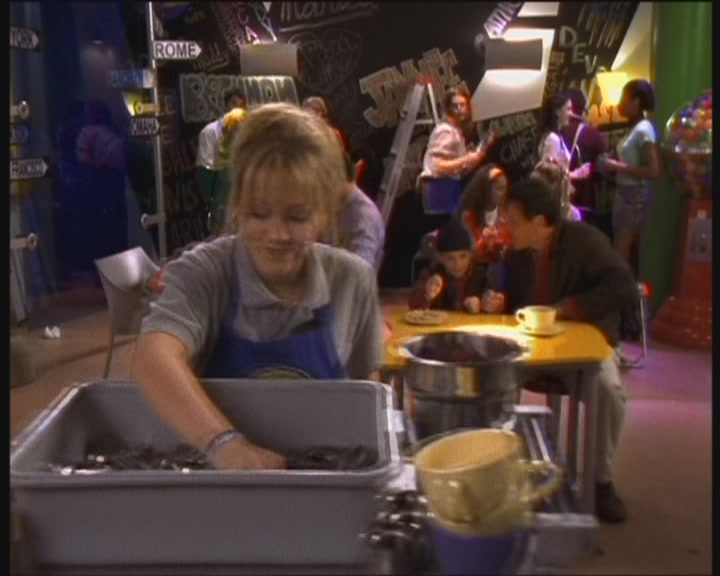 DailyDuff-dot-org_LizzieMcGuire-WorkingGirl0951.jpg
