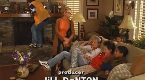 DailyDuff-dot-org_LizzieMcGuire-2x07TheLongestYard0107.jpg DailyDuff-dot-org_LizzieMcGuire-2x07TheLongestYard0107.jpg