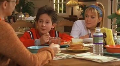 DailyDuff-dot-org_LizzieMcGuire-2x07TheLongestYard0039.jpg