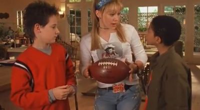 DailyDuff-dot-org_LizzieMcGuire-2x07TheLongestYard0227.jpg