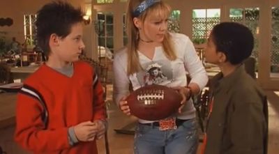 DailyDuff-dot-org_LizzieMcGuire-2x07TheLongestYard0228.jpg