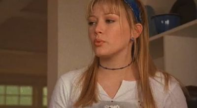 DailyDuff-dot-org_LizzieMcGuire-2x07TheLongestYard0305.jpg