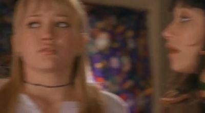 DailyDuff-dot-org_LizzieMcGuire-2x07TheLongestYard0369.jpg