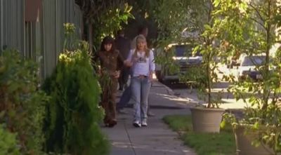 DailyDuff-dot-org_LizzieMcGuire-2x07TheLongestYard0642.jpg
