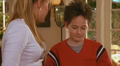 DailyDuff-dot-org_LizzieMcGuire-2x07TheLongestYard1150.jpg