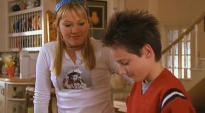 DailyDuff-dot-org_LizzieMcGuire-2x07TheLongestYard1155.jpg