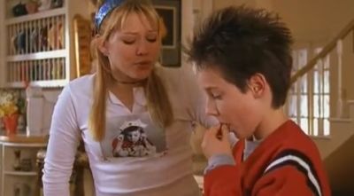 DailyDuff-dot-org_LizzieMcGuire-2x07TheLongestYard1161.jpg