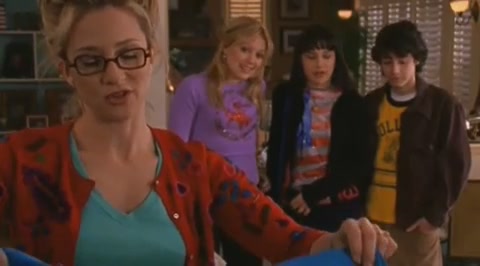 DailyDuff-dot-org_LizzieMcGuire-2x08JustFriends0710.jpg DailyDuff-dot-org_LizzieMcGuire-2x08JustFriends0710.jpg