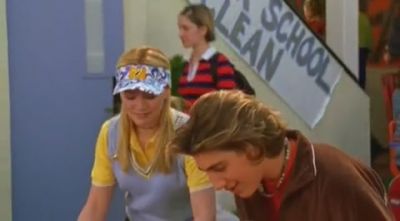 DailyDuff-dot-org_LizzieMcGuire-2x08JustFriends0904.jpg