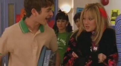 DailyDuff-dot-org_LizzieMcGuire-2x09ThoseFreakyMcGuires0614.jpg