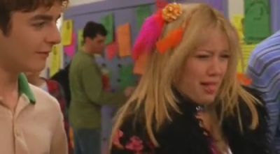 DailyDuff-dot-org_LizzieMcGuire-2x09ThoseFreakyMcGuires0621.jpg