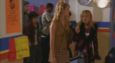 DailyDuff-dot-org_LizzieMcGuire-2x09ThoseFreakyMcGuires0803.jpg