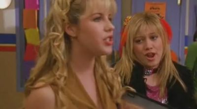 DailyDuff-dot-org_LizzieMcGuire-2x09ThoseFreakyMcGuires0808.jpg