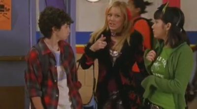 DailyDuff-dot-org_LizzieMcGuire-2x09ThoseFreakyMcGuires0836.jpg