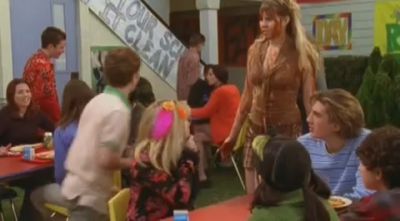 DailyDuff-dot-org_LizzieMcGuire-2x09ThoseFreakyMcGuires0940.jpg