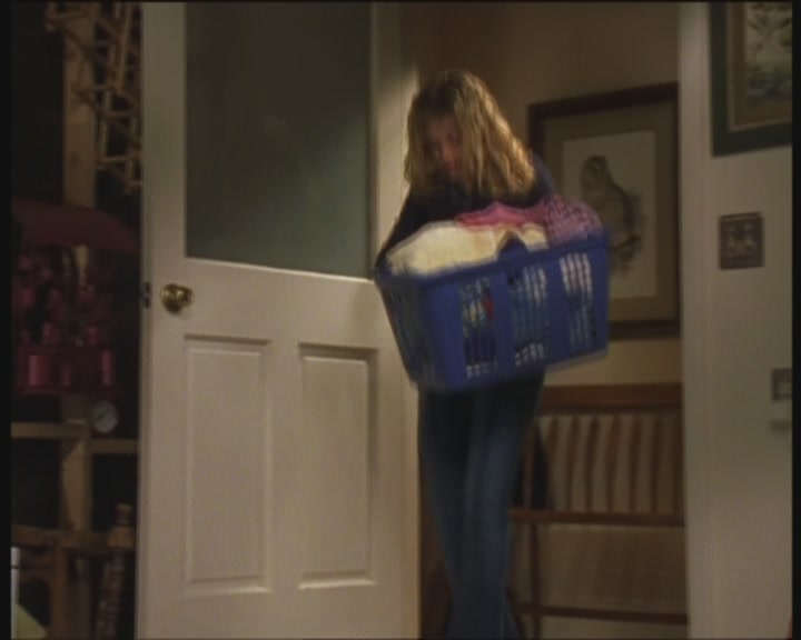 DailyDuff-dot-org_LizzieMcGuire-InMirandaLizzieDoesNotTrust1035.jpg DailyDuff-dot-org_LizzieMcGuire-InMirandaLizzieDoesNotTrust1035.jpg