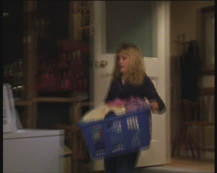 DailyDuff-dot-org_LizzieMcGuire-InMirandaLizzieDoesNotTrust1036.jpg DailyDuff-dot-org_LizzieMcGuire-InMirandaLizzieDoesNotTrust1036.jpg