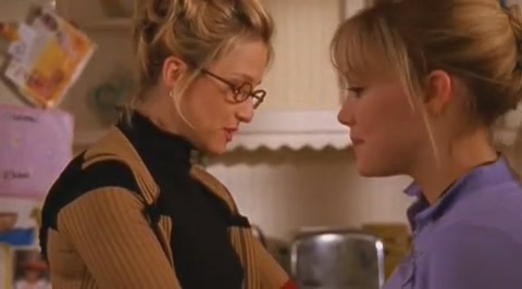 DailyDuff-dot-org_LizzieMcGuire-2x12BestDressedforMuchLess0737.jpg