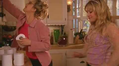 DailyDuff-dot-org_LizzieMcGuire-2x12BestDressedforMuchLess1093.jpg