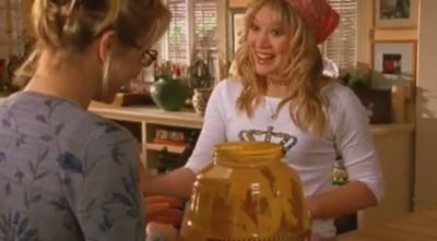 DailyDuff-dot-org_LizzieMcGuire-2x12BestDressedforMuchLess0250.jpg