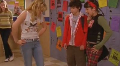 DailyDuff-dot-org_LizzieMcGuire-2x12BestDressedforMuchLess0950.jpg