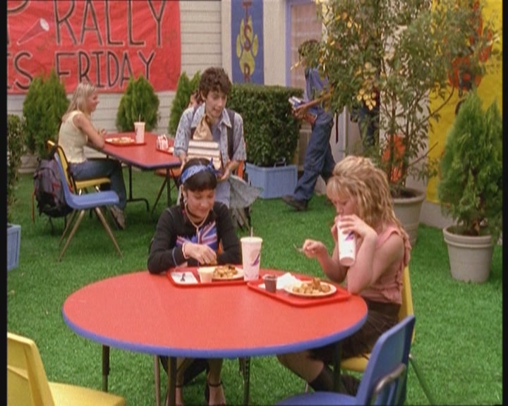 DailyDuff-dot-org_LizzieMcGuire-JustLikeLizzie0001.jpg