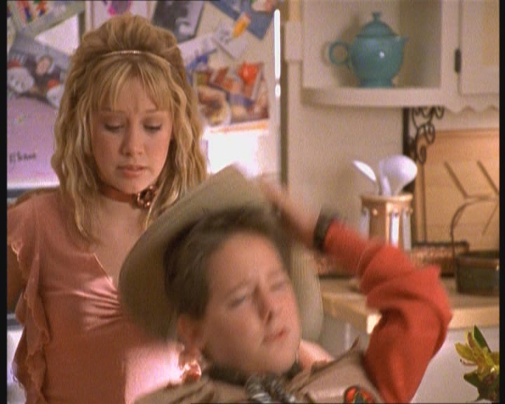 DailyDuff-dot-org_LizzieMcGuire-JustLikeLizzie0384.jpg
