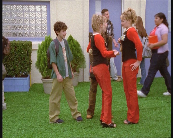 DailyDuff-dot-org_LizzieMcGuire-JustLikeLizzie0834.jpg