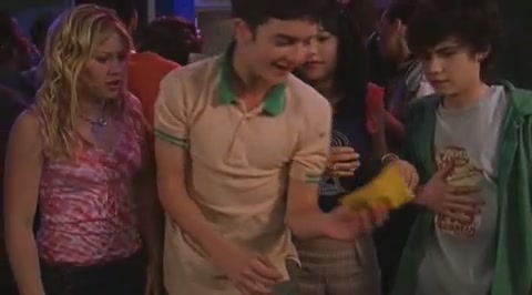 DailyDuff-dot-org_LizzieMcGuire-2x15LizzieIntheMiddle0691.jpg DailyDuff-dot-org_LizzieMcGuire-2x15LizzieIntheMiddle0691.jpg