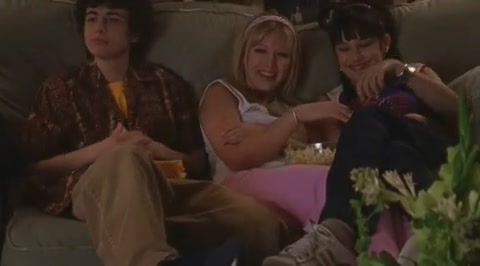 DailyDuff-dot-org_LizzieMcGuire-2x15LizzieIntheMiddle1197.jpg