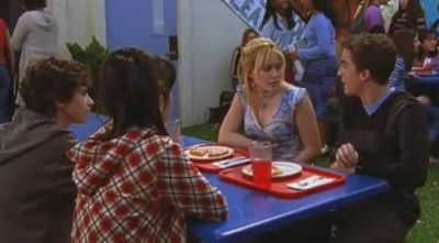 DailyDuff-dot-org_LizzieMcGuire-2x15LizzieIntheMiddle0243.jpg