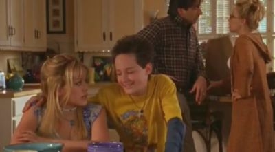 DailyDuff-dot-org_LizzieMcGuire-2x15LizzieIntheMiddle0401.jpg