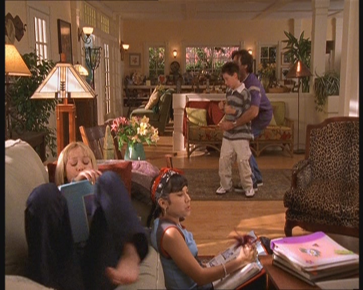 DailyDuff-dot-org_LizzieMcGuire-MovingUp0332.jpg DailyDuff-dot-org_LizzieMcGuire-MovingUp0332.jpg