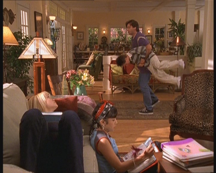 DailyDuff-dot-org_LizzieMcGuire-MovingUp0333.jpg DailyDuff-dot-org_LizzieMcGuire-MovingUp0333.jpg