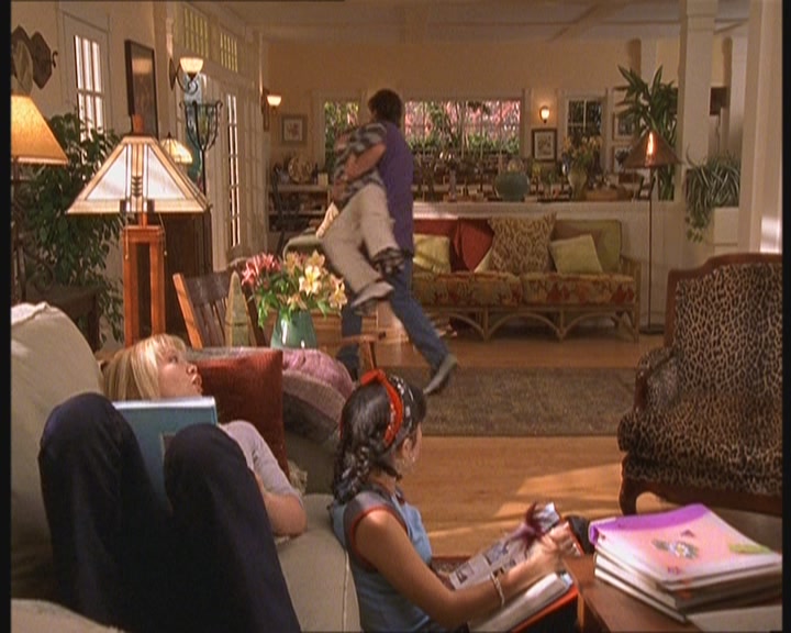 DailyDuff-dot-org_LizzieMcGuire-MovingUp0334.jpg DailyDuff-dot-org_LizzieMcGuire-MovingUp0334.jpg