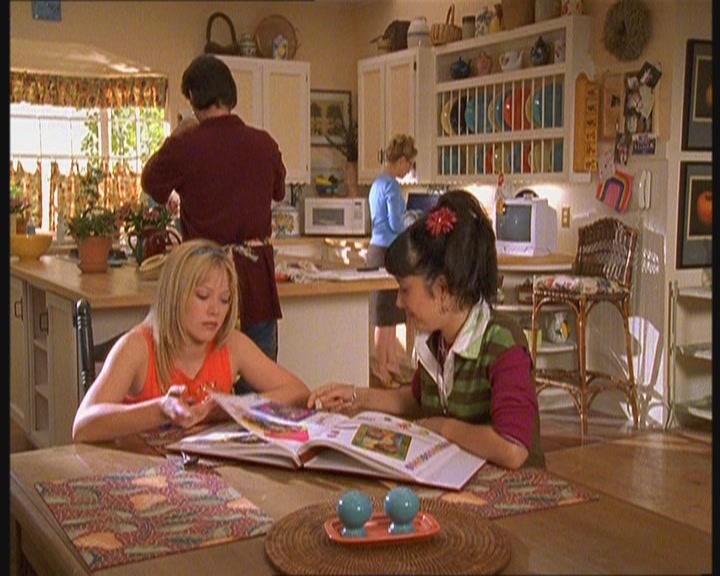 DailyDuff-dot-org_LizzieMcGuire-MovingUp0945.jpg DailyDuff-dot-org_LizzieMcGuire-MovingUp0945.jpg