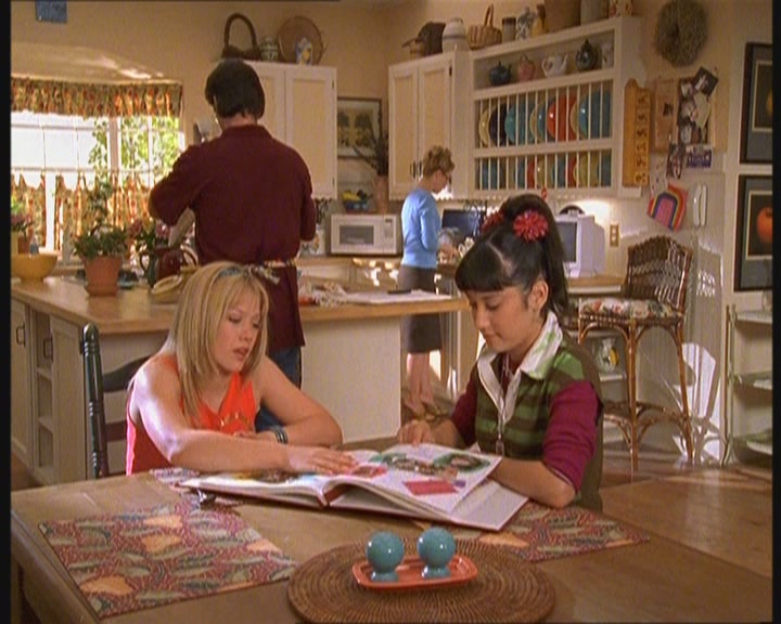 DailyDuff-dot-org_LizzieMcGuire-MovingUp0946.jpg DailyDuff-dot-org_LizzieMcGuire-MovingUp0946.jpg