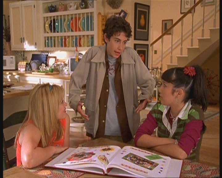 DailyDuff-dot-org_LizzieMcGuire-MovingUp1075.jpg DailyDuff-dot-org_LizzieMcGuire-MovingUp1075.jpg