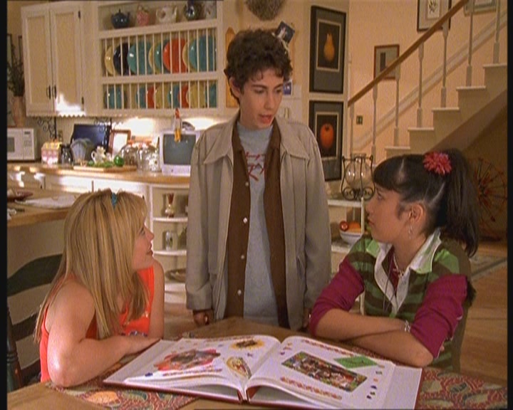 DailyDuff-dot-org_LizzieMcGuire-MovingUp1076.jpg DailyDuff-dot-org_LizzieMcGuire-MovingUp1076.jpg