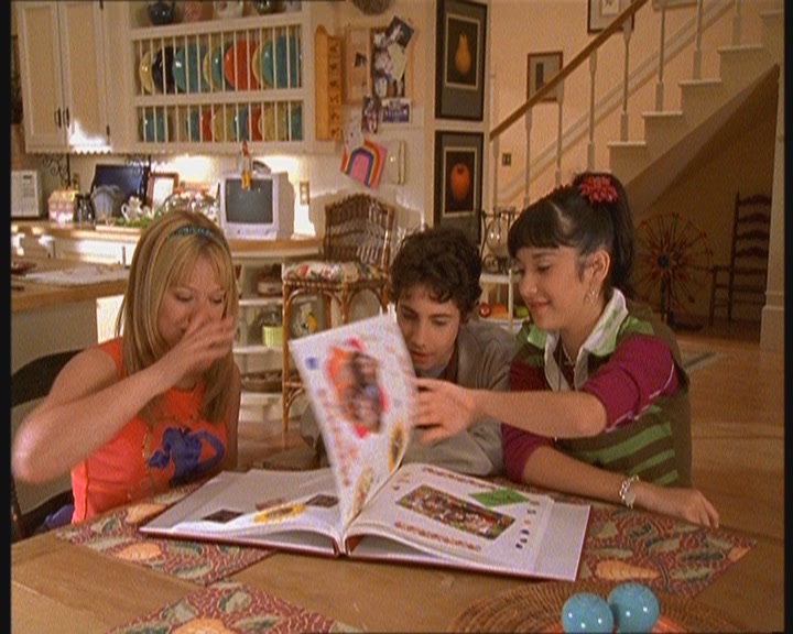 DailyDuff-dot-org_LizzieMcGuire-MovingUp1187.jpg DailyDuff-dot-org_LizzieMcGuire-MovingUp1187.jpg